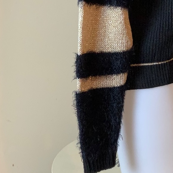 Suzy D Sweater - Picture 5 of 8